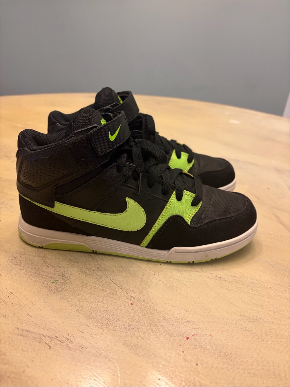 NIKE ZOOM MOGAN SKATEBOARD YOUTH SZ 5Y SHOES 407716-070 Blk Volt White 2012